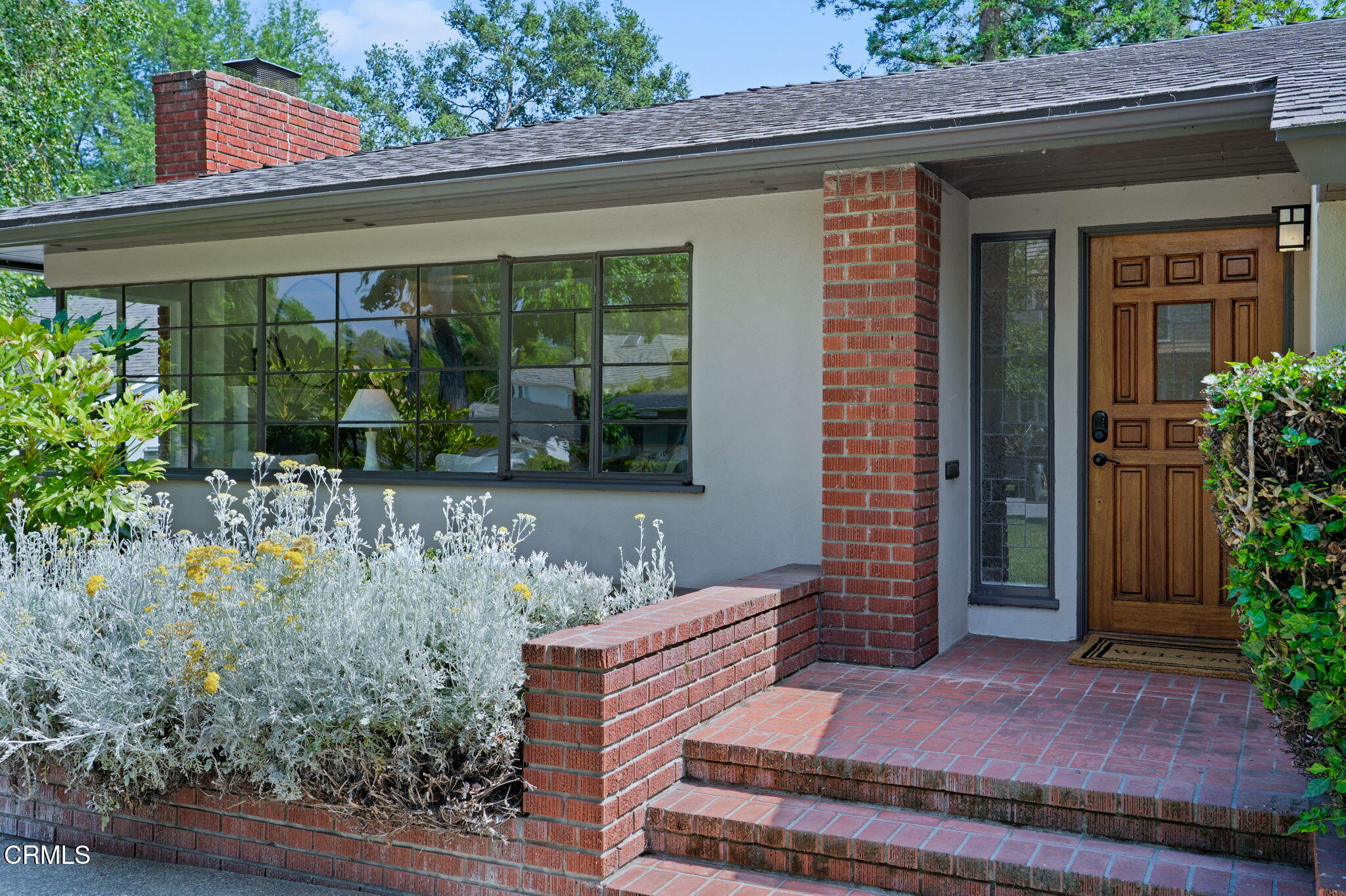 1340 Lomay Place Pasadena, CA 91103 - Photo 3 of 26 3-web-or-mls-1340-lomay-pl