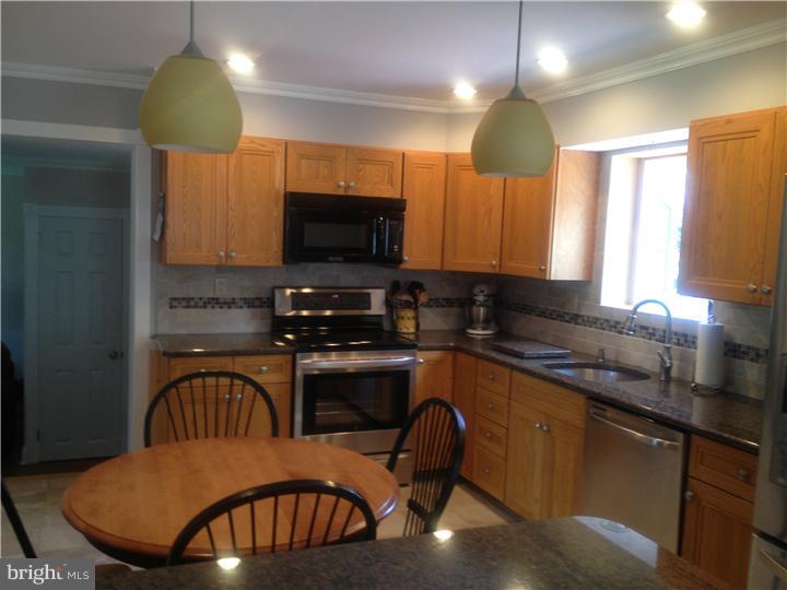 924 Hilltop Road Warminster, PA 18974 - Photo 2 of 21 Gallery Image 2