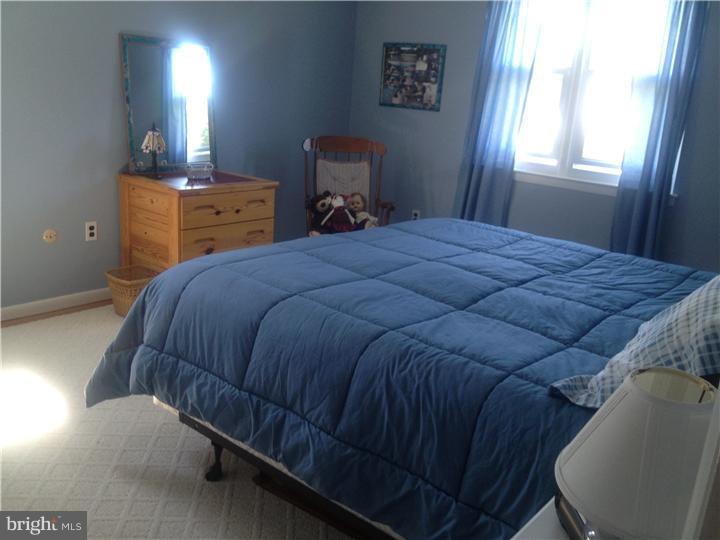 924 Hilltop Road Warminster, PA 18974 - Photo 12 of 21 Gallery Image 12