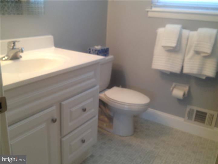 924 Hilltop Road Warminster, PA 18974 - Photo 14 of 21 Gallery Image 14