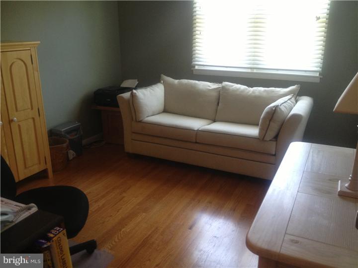 924 Hilltop Road Warminster, PA 18974 - Photo 15 of 21 Gallery Image 15