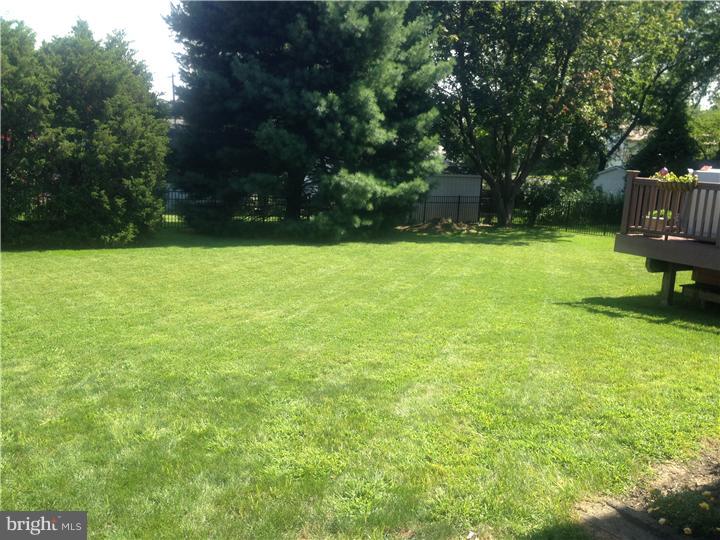 924 Hilltop Road Warminster, PA 18974 - Photo 19 of 21 Gallery Image 19