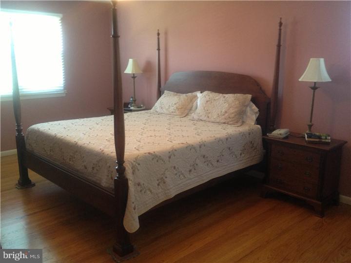 924 Hilltop Road Warminster, PA 18974 - Photo 10 of 21 Gallery Image 10