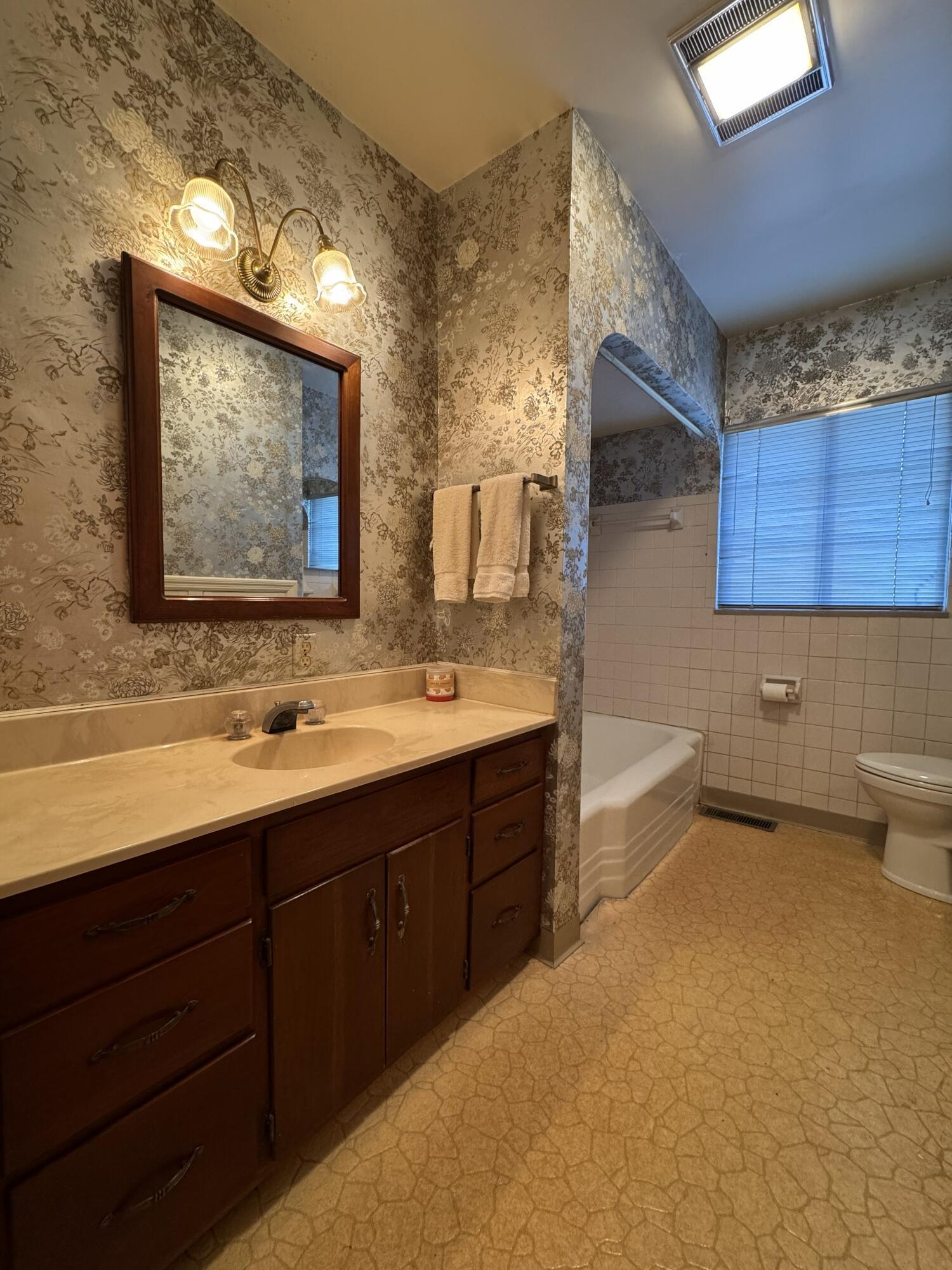 2272 Fishinger Road Columbus, OH 43220 - Photo 25 of 34 Bathroom 2
