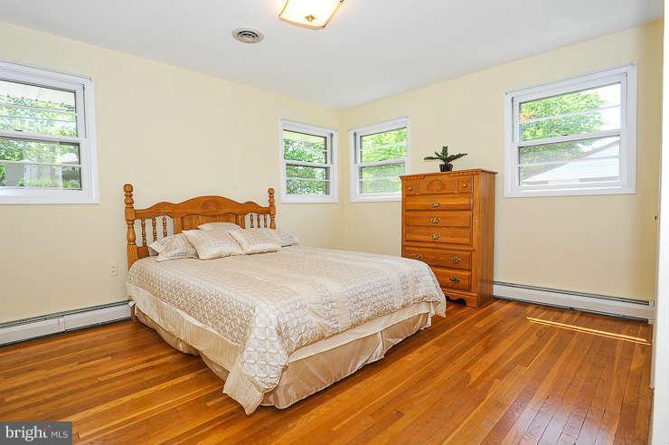 507 Moorefield Road Southwest Vienna, VA 22180 - Photo 15 of 30 Bedroom