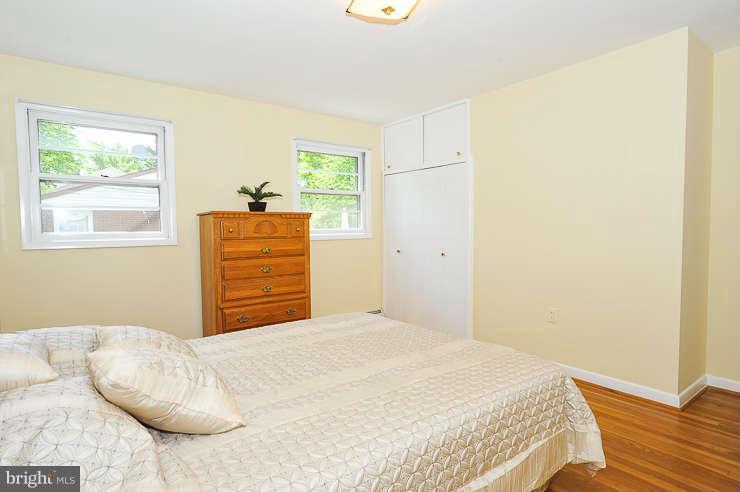 507 Moorefield Road Southwest Vienna, VA 22180 - Photo 16 of 30 Bedroom