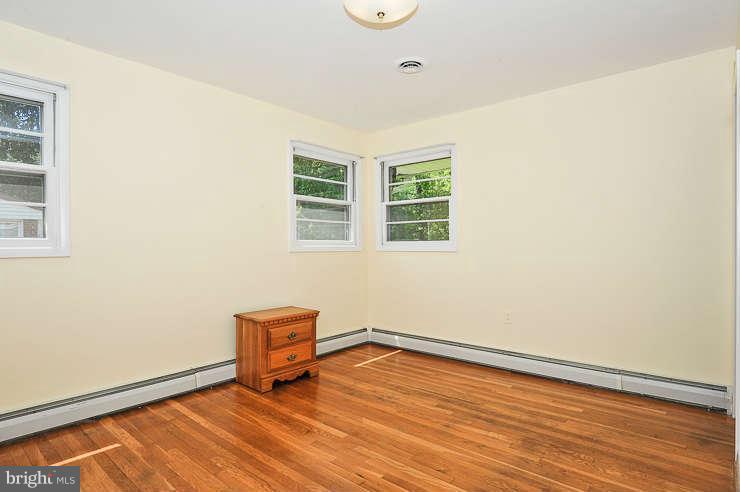507 Moorefield Road Southwest Vienna, VA 22180 - Photo 17 of 30 Bedroom (Master)