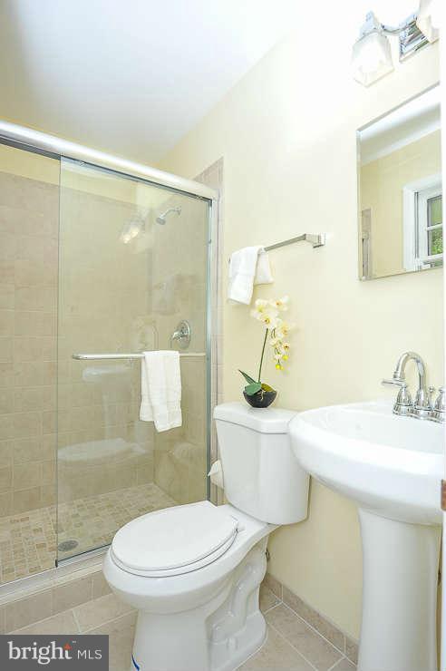 507 Moorefield Road Southwest Vienna, VA 22180 - Photo 19 of 30 Bath (Master)