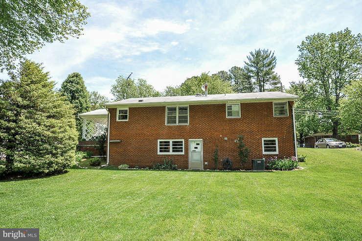 507 Moorefield Road Southwest Vienna, VA 22180 - Photo 27 of 30 Exterior (Rear)