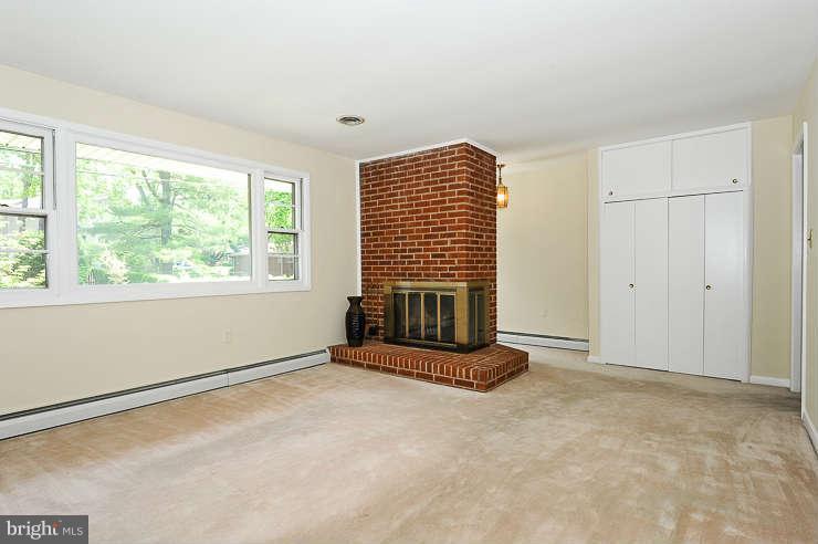 507 Moorefield Road Southwest Vienna, VA 22180 - Photo 5 of 30 Interior (General)