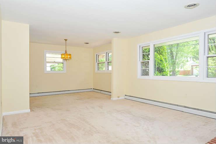 507 Moorefield Road Southwest Vienna, VA 22180 - Photo 6 of 30 Living Room