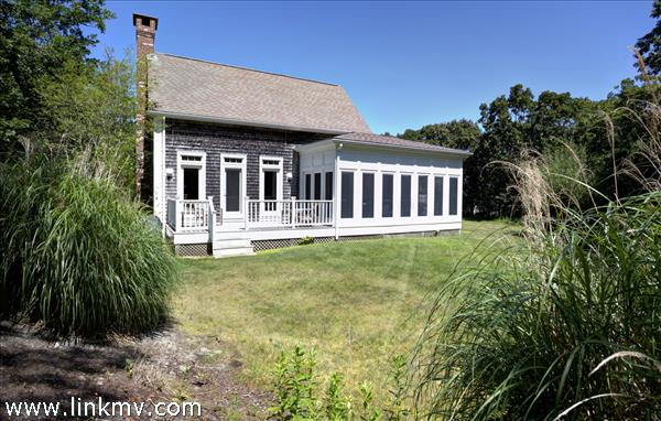 8 Fishermans Knot Road Edgartown, MA 02539 - Photo 2 of 19 http://d1qzqeyxiitrap.cloudfront.net/photos/32719/600/b5b1272f.jpg