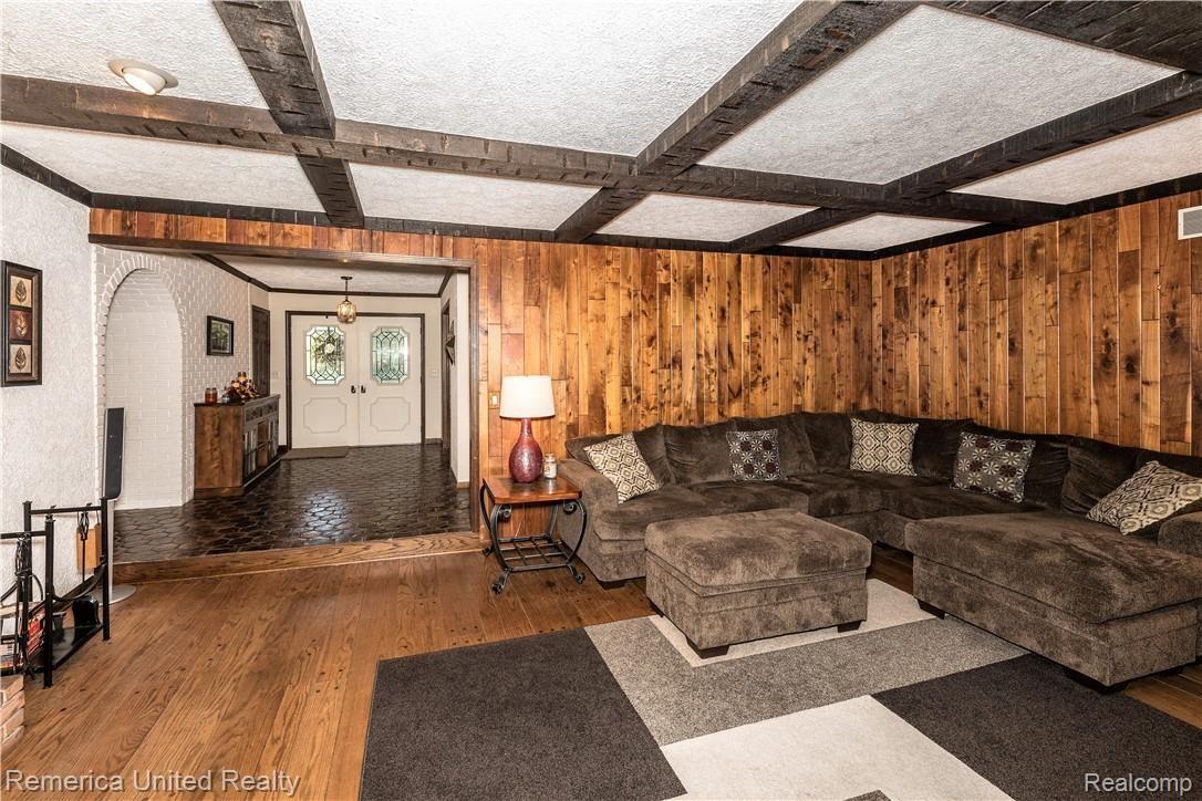 3901 Fenton Road Hartland, MI 48353 - Photo 7 of 55 5_58 (1).jpg