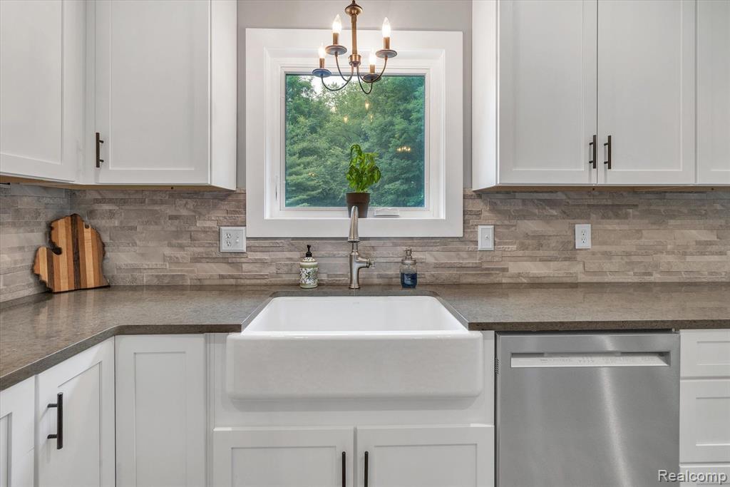 1744 Peavy Road Howell, MI 48843 - Photo 13 of 34