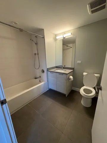 $1,425 | 2407 West Eastwood Avenue, Unit 406, Chicago, IL 60625