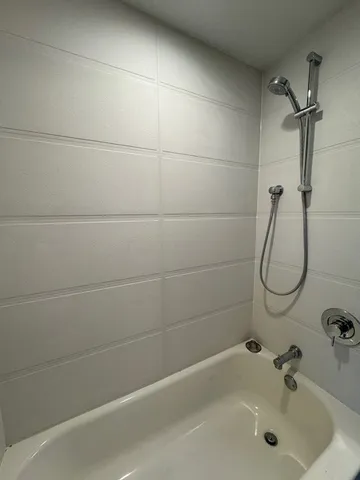 $1,425 | 2407 West Eastwood Avenue, Unit 406, Chicago, IL 60625