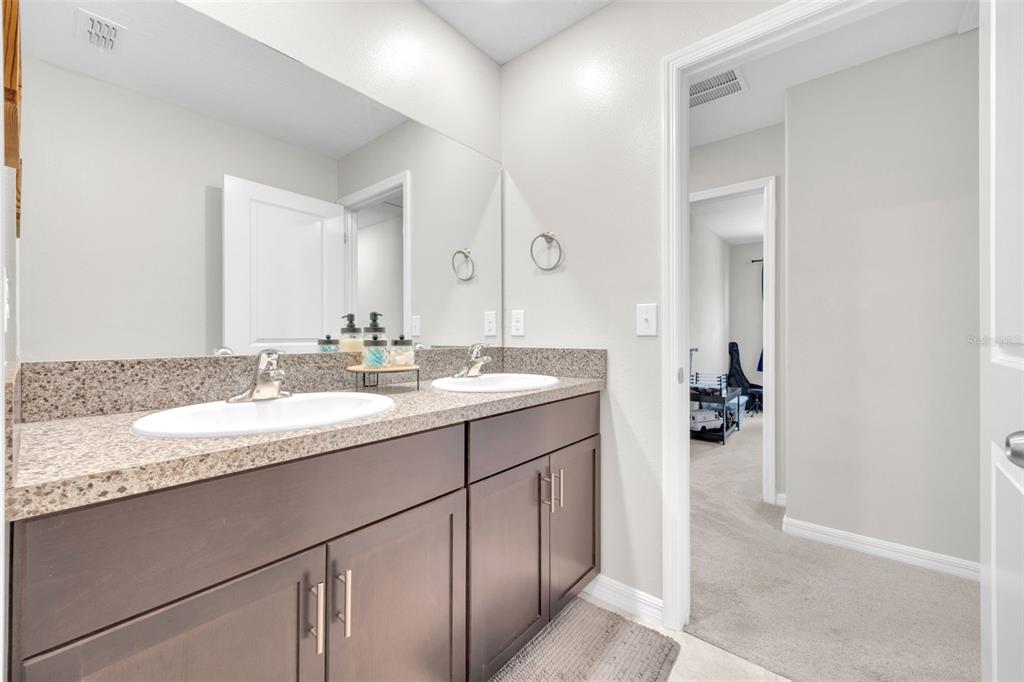 9434 Lemon Drop Loop Sun City Center, FL 33573 - Photo 31 of 46