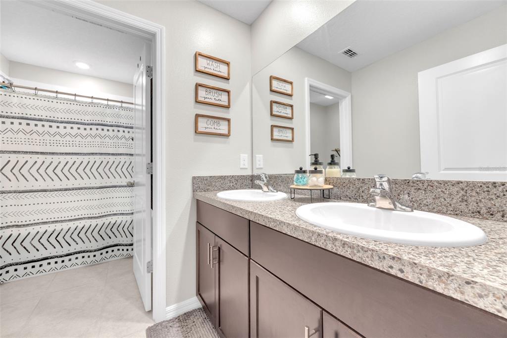 9434 Lemon Drop Loop Sun City Center, FL 33573 - Photo 32 of 46