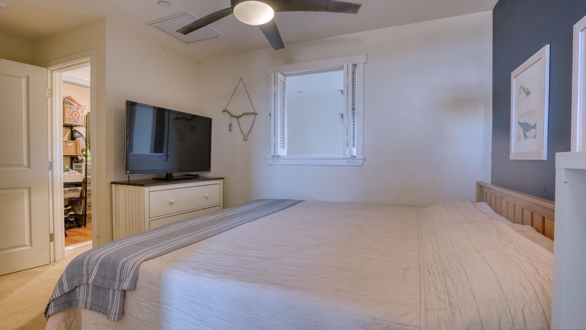 3710 Lower Honoapiilani Road, Unit F44 Lahaina, HI 96761 - Photo 25 of 41 a bedroom with a bed and a flat screen tv