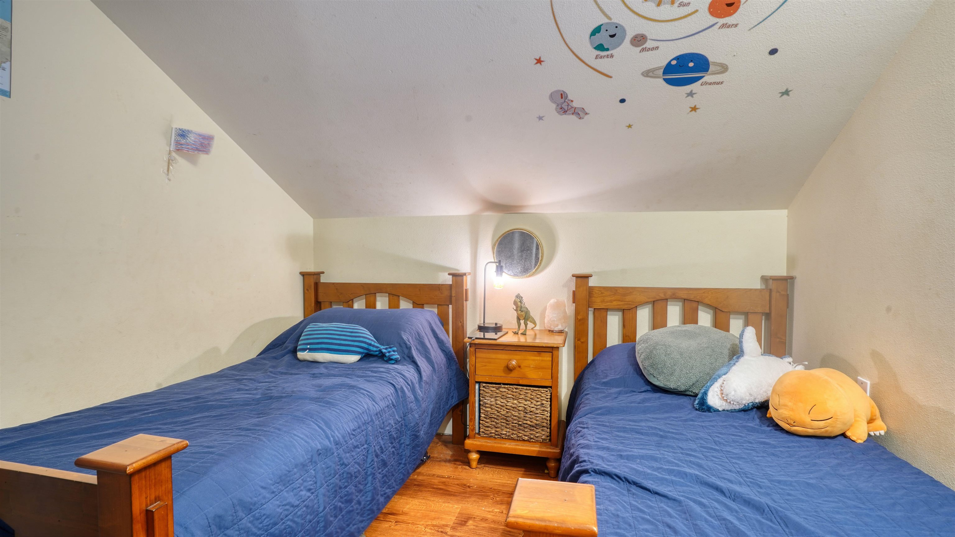 3710 Lower Honoapiilani Road, Unit F44 Lahaina, HI 96761 - Photo 28 of 41 a bedroom with wooden floor and bed