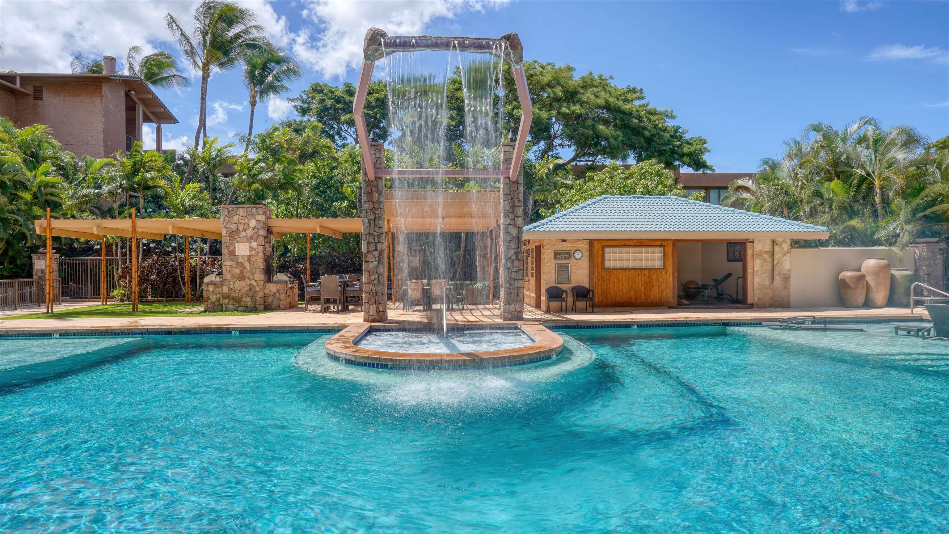 3710 Lower Honoapiilani Road, Unit F44 Lahaina, HI 96761 - Photo 31 of 41 a front view of a house with a garden