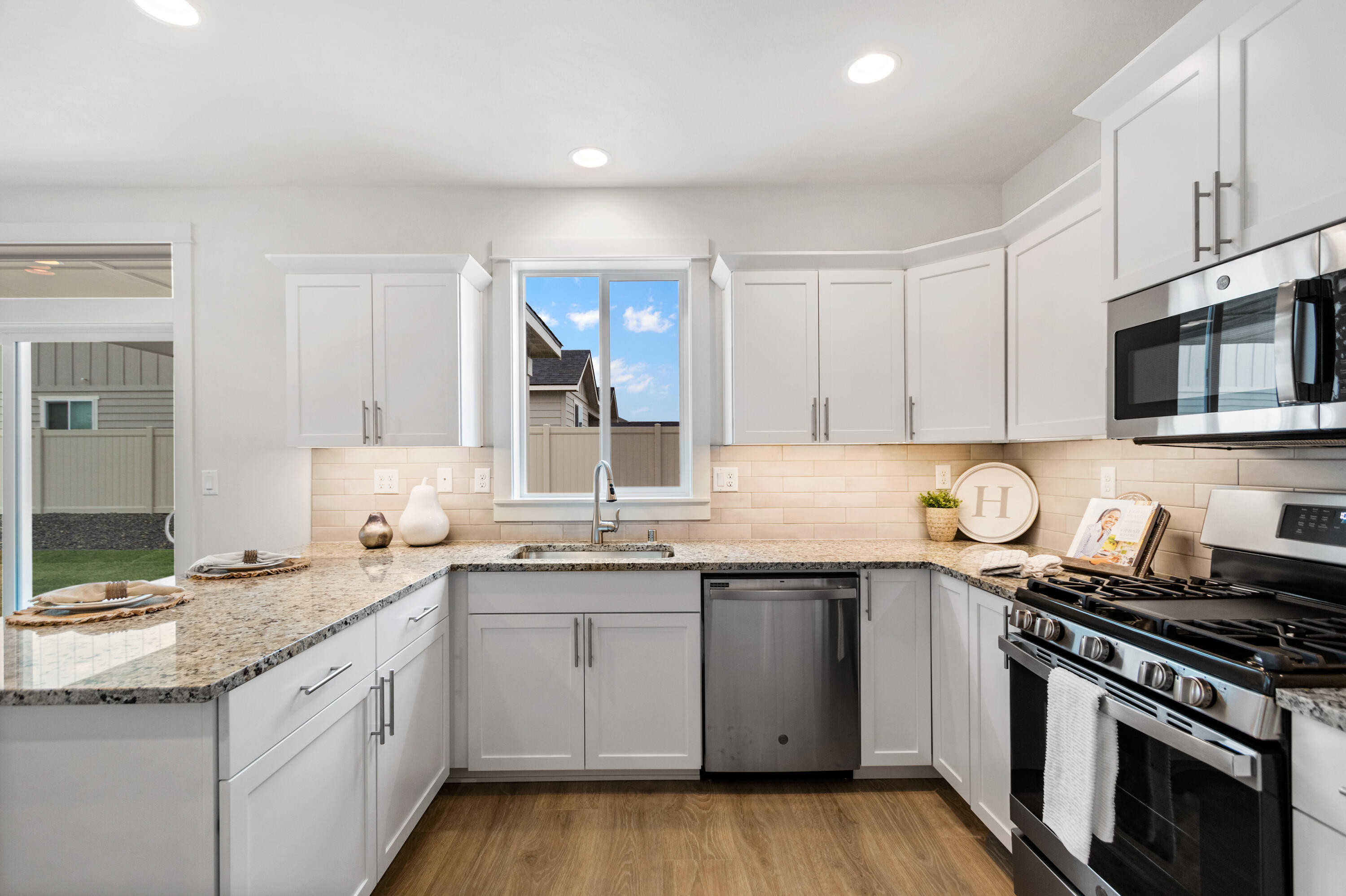 62843 Northeast Daniel Road, Unit LOT 19 Bend, OR 97701 - Photo 6 of 20 Timberline - Kitchen (1)
