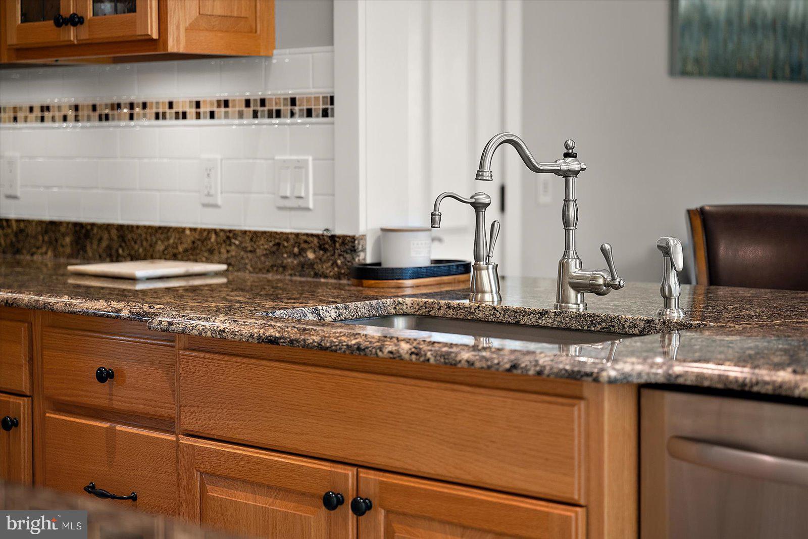 33915 Shockley Road Parsonsburg, MD 21849 - Photo 38 of 125 Elegant kitchen with granite countertops.
