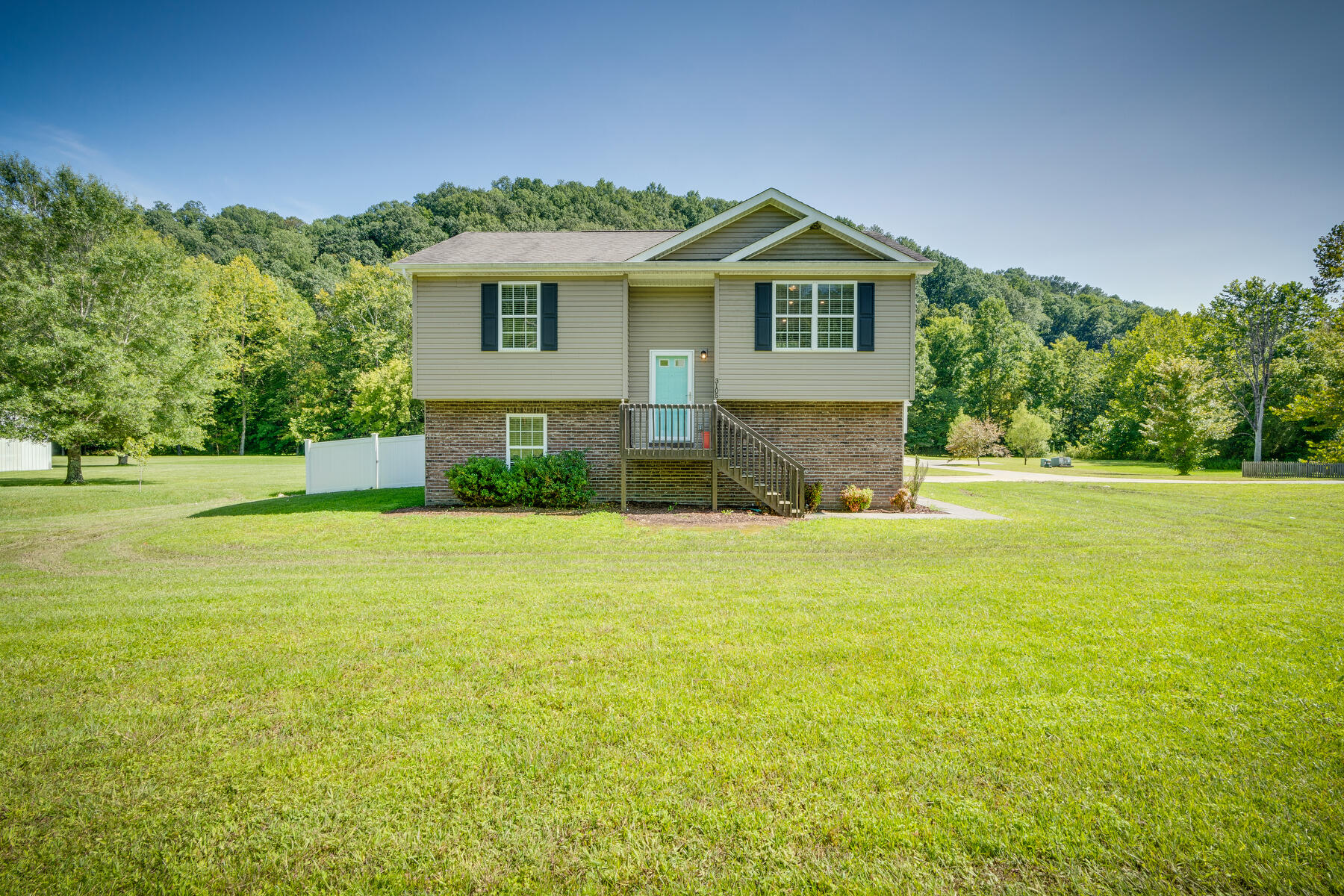 3105 Reservoir Road Kingsport, TN 37660 - Photo 1 of 22 001
