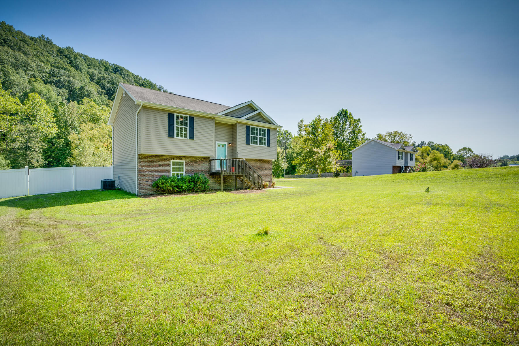 3105 Reservoir Road Kingsport, TN 37660 - Photo 2 of 22 002