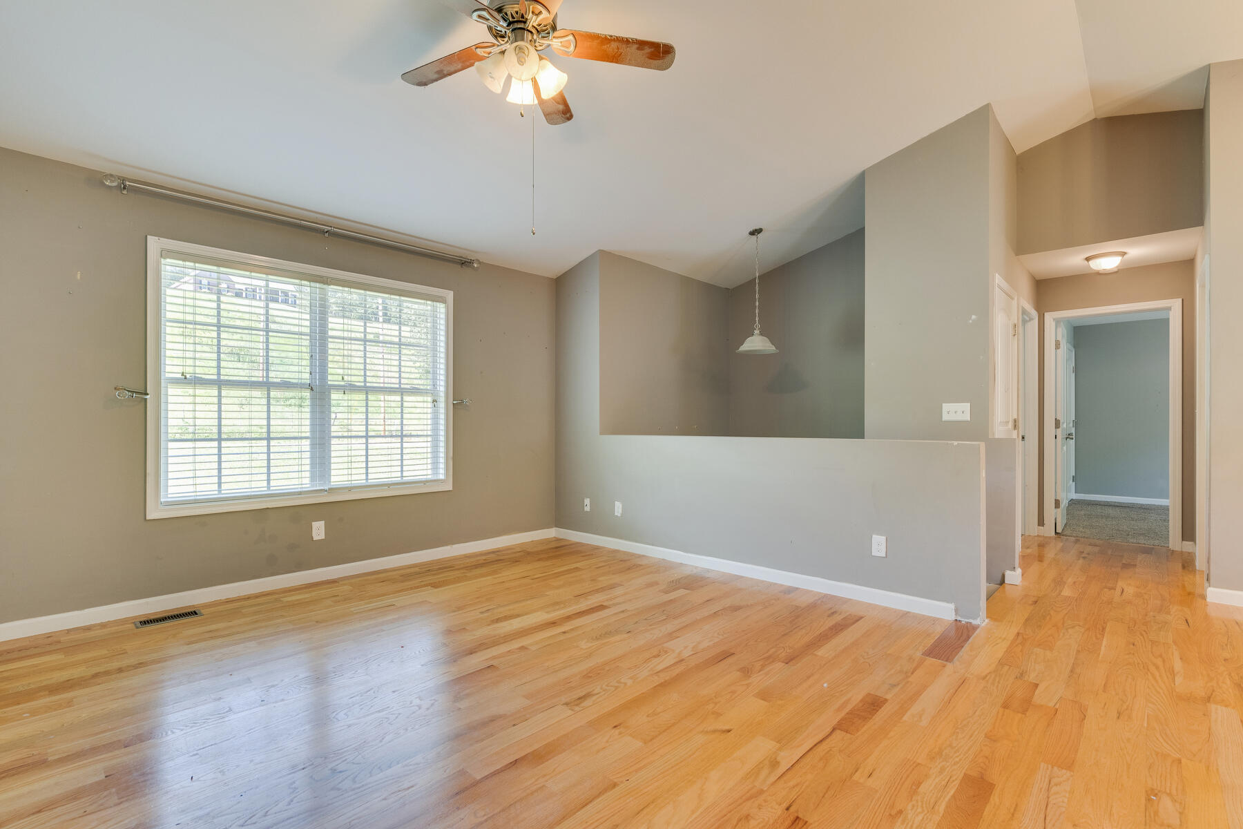 3105 Reservoir Road Kingsport, TN 37660 - Photo 5 of 22 007