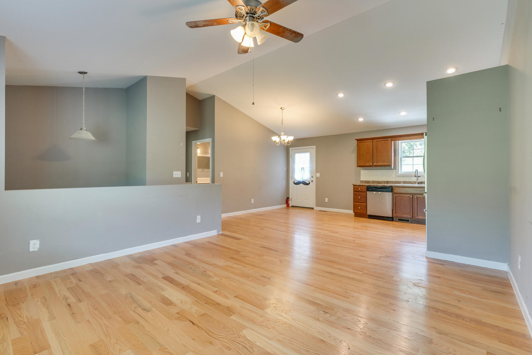 3105 Reservoir Road Kingsport, TN 37660 - Photo 6 of 22 008