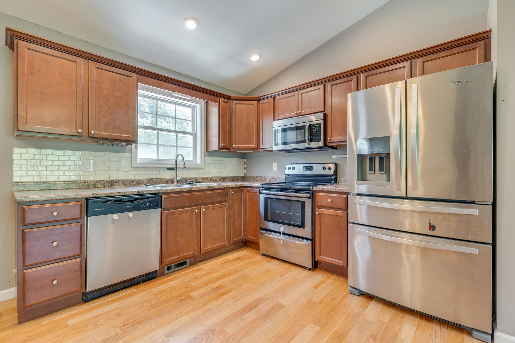 3105 Reservoir Road Kingsport, TN 37660 - Photo 8 of 22 011