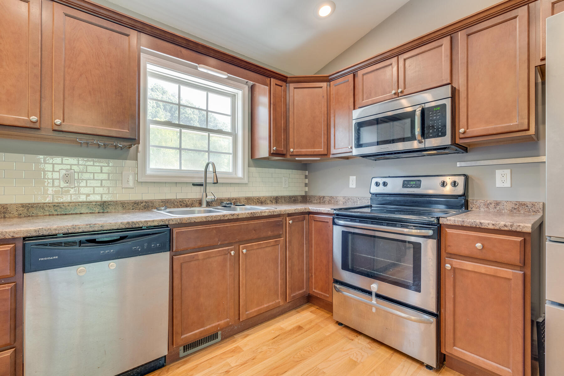 3105 Reservoir Road Kingsport, TN 37660 - Photo 9 of 22 012