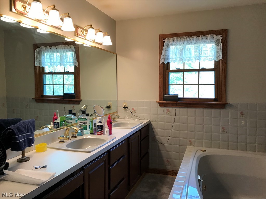3575 Easy Street Canfield, OH 44406 - Photo 21 of 26 Master Bath, double vanity, separate shower