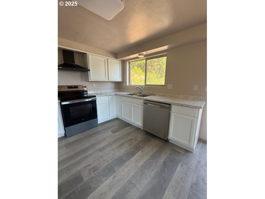 1604 Spring Brook Road Myrtle Creek, OR 97457 - Photo 12 of 43 Kitchen