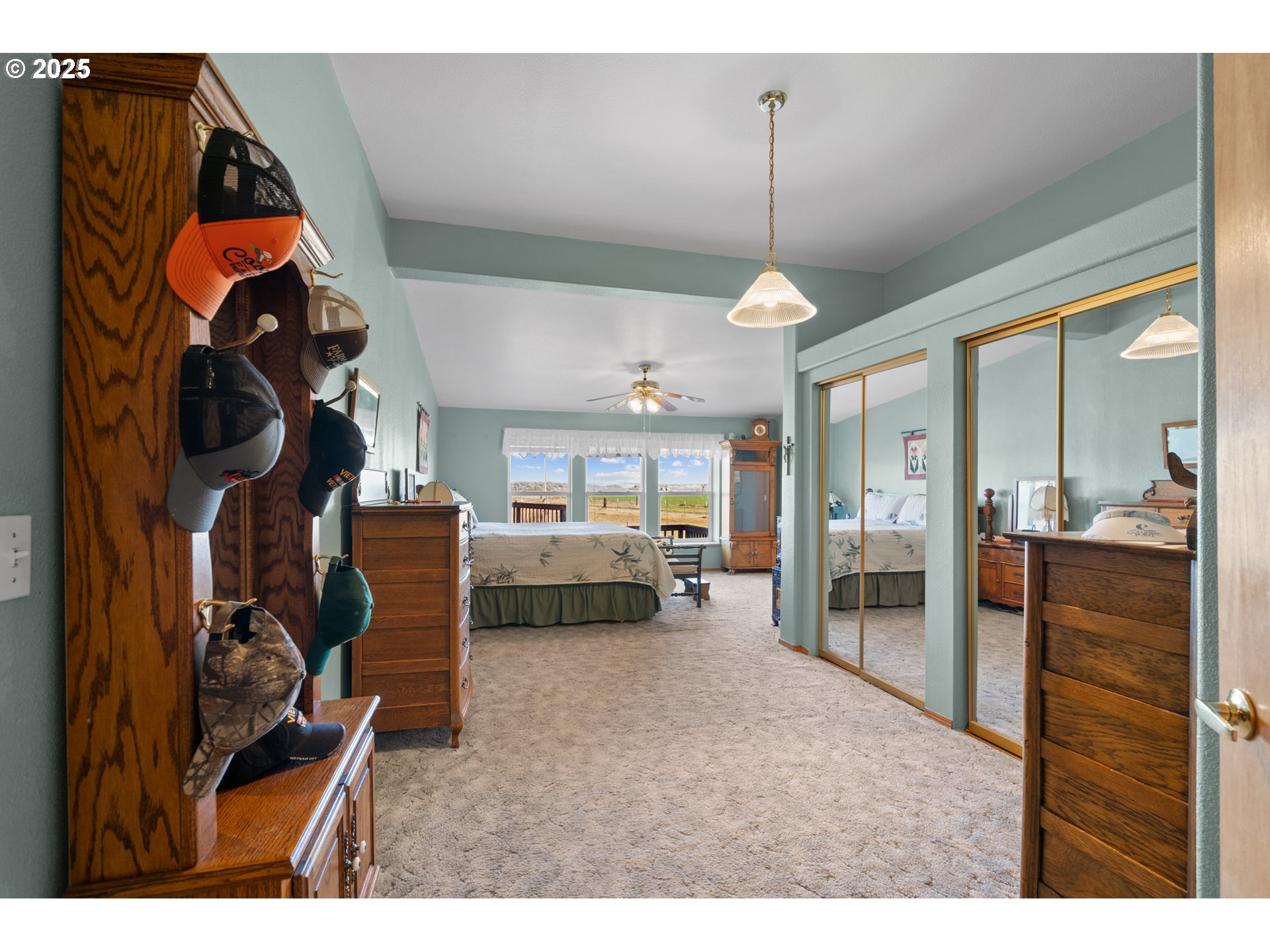 34656 County 1172 Road Stanfield, OR 97875 - Photo 20 of 48 a living room filled with furniture and a chandelier