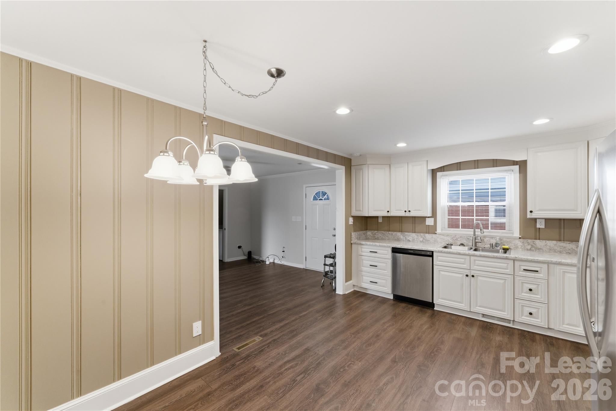 4000 Fieldcrest Road Charlotte, NC 28217 - Photo 9 of 26