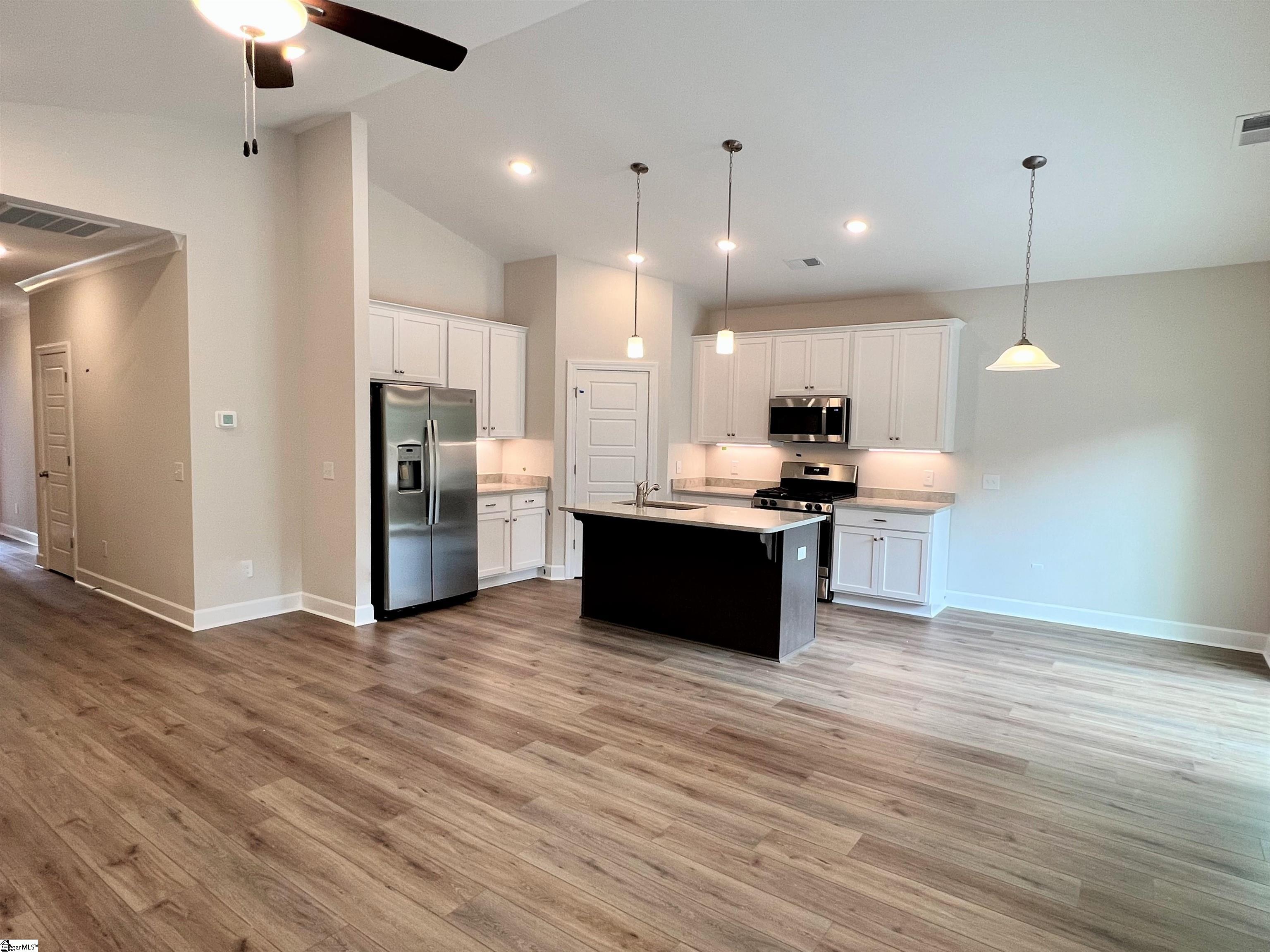 202 Rdg Pk Lane Greenville, SC 29607 - Photo 3 of 11 Gallery Image 3
