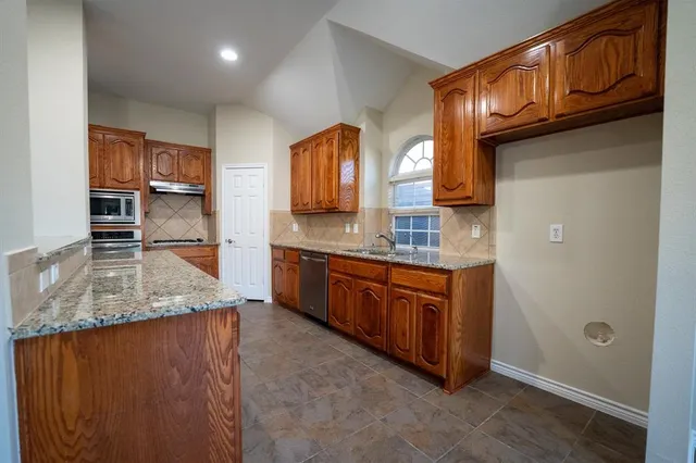 $2,150 | 2002 Gardenridge Drive, Glenn Heights, TX 75154