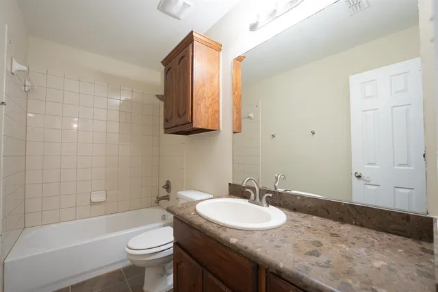 $2,150 | 2002 Gardenridge Drive, Glenn Heights, TX 75154