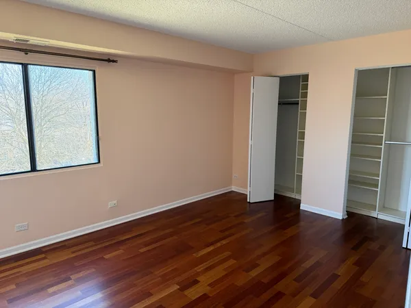 $1,800 | 475 Plum Creek Drive, Unit 209, Wheeling, IL 60090