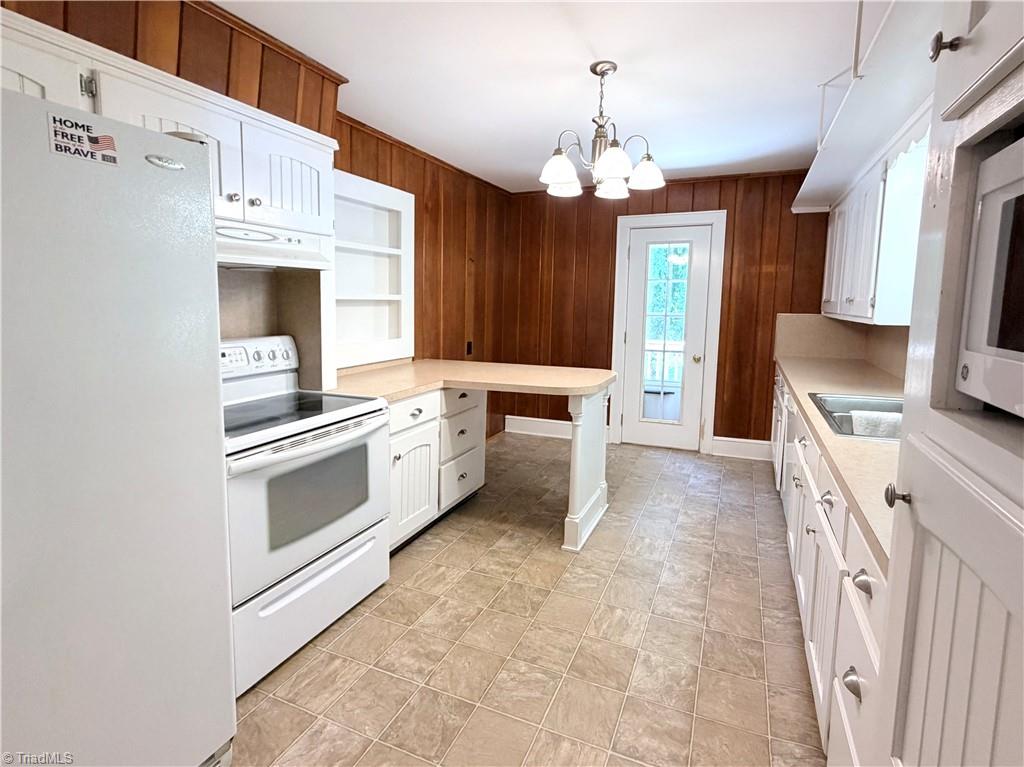 176 West Robin Road Elkin, NC 28621 - Photo 11 of 25