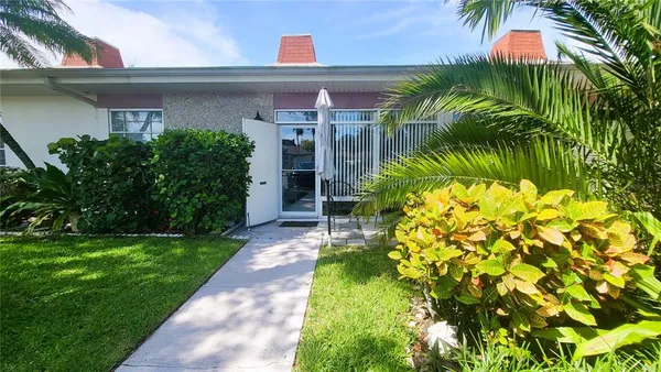 $1,250 | 4318 Tahitian Gardens Circle, Unit B, Holiday, FL 34691