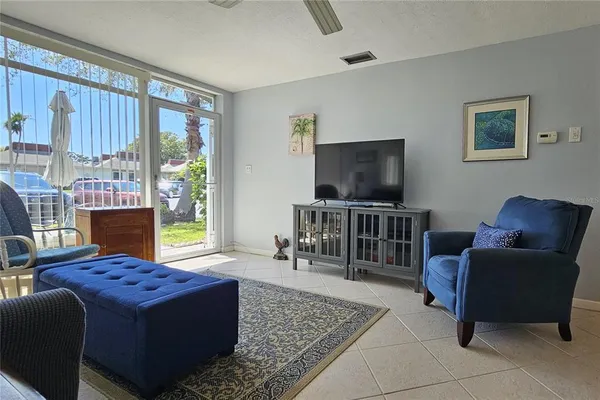 $1,250 | 4318 Tahitian Gardens Circle, Unit B, Holiday, FL 34691
