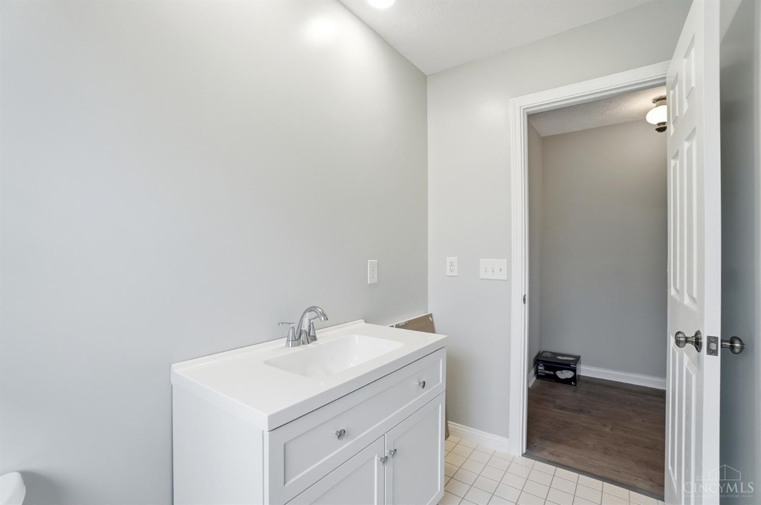 5285 Yeatman Road Cincinnati, OH 45252 - Photo 41 of 72