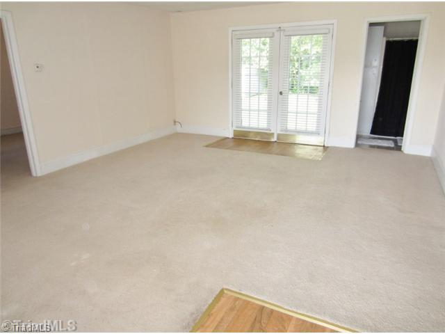 1204 North College High Point High Point, NC 27262 - Photo 4 of 13 Living Room.