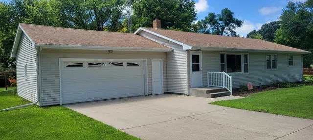 $1 | 24135 Co Highway 27, Fergus Falls, MN 56537