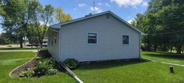 $1 | 24135 Co Highway 27, Fergus Falls, MN 56537