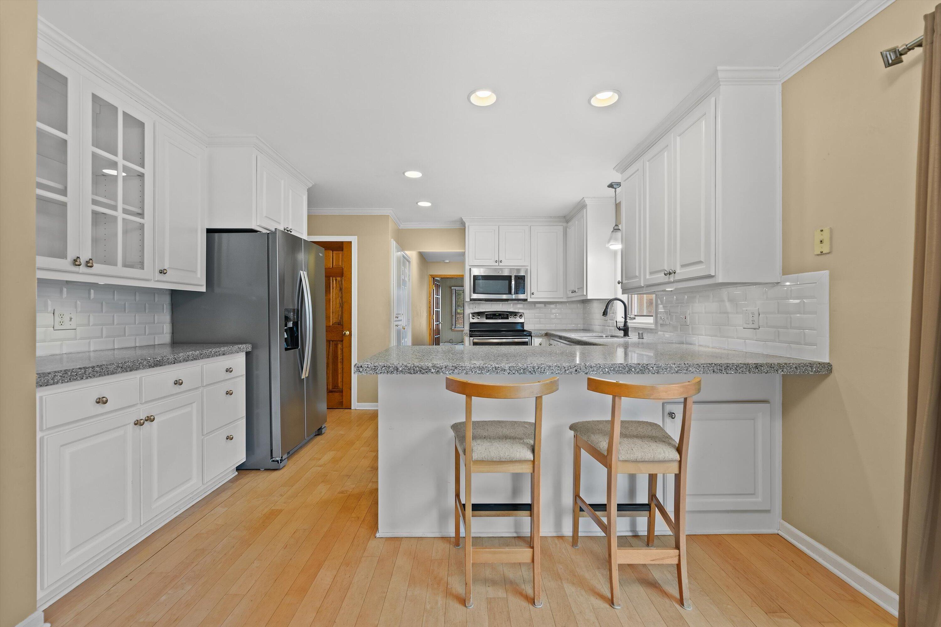 1365 Poplar Ridge Court Brookfield, WI 53045 - Photo 9 of 39 25-IMG_8048