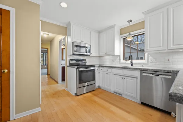 $549,900 | 1365 Poplar Ridge Court, Brookfield, WI 53045